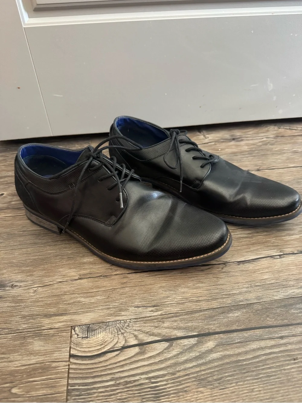 Men's Black Lace-Up Derby Shoes